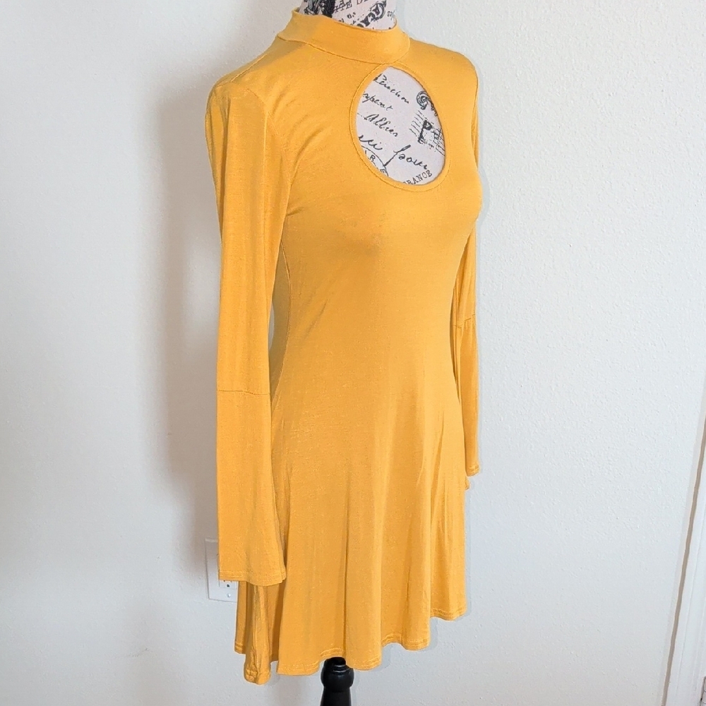 NWT Boohoo Yellow Long Sleeve Cut-Out Dress - Picture 2 of 7